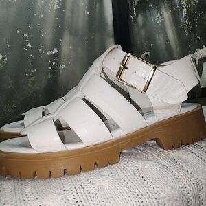 Steve Madden White Gladiator Sandals with Brown Sole.New Condition
